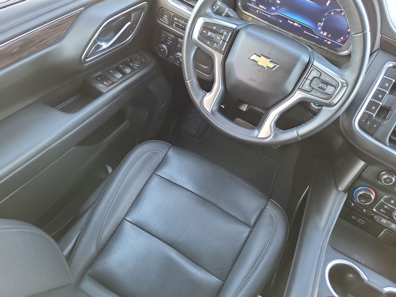 2023 Chevrolet Suburban LT