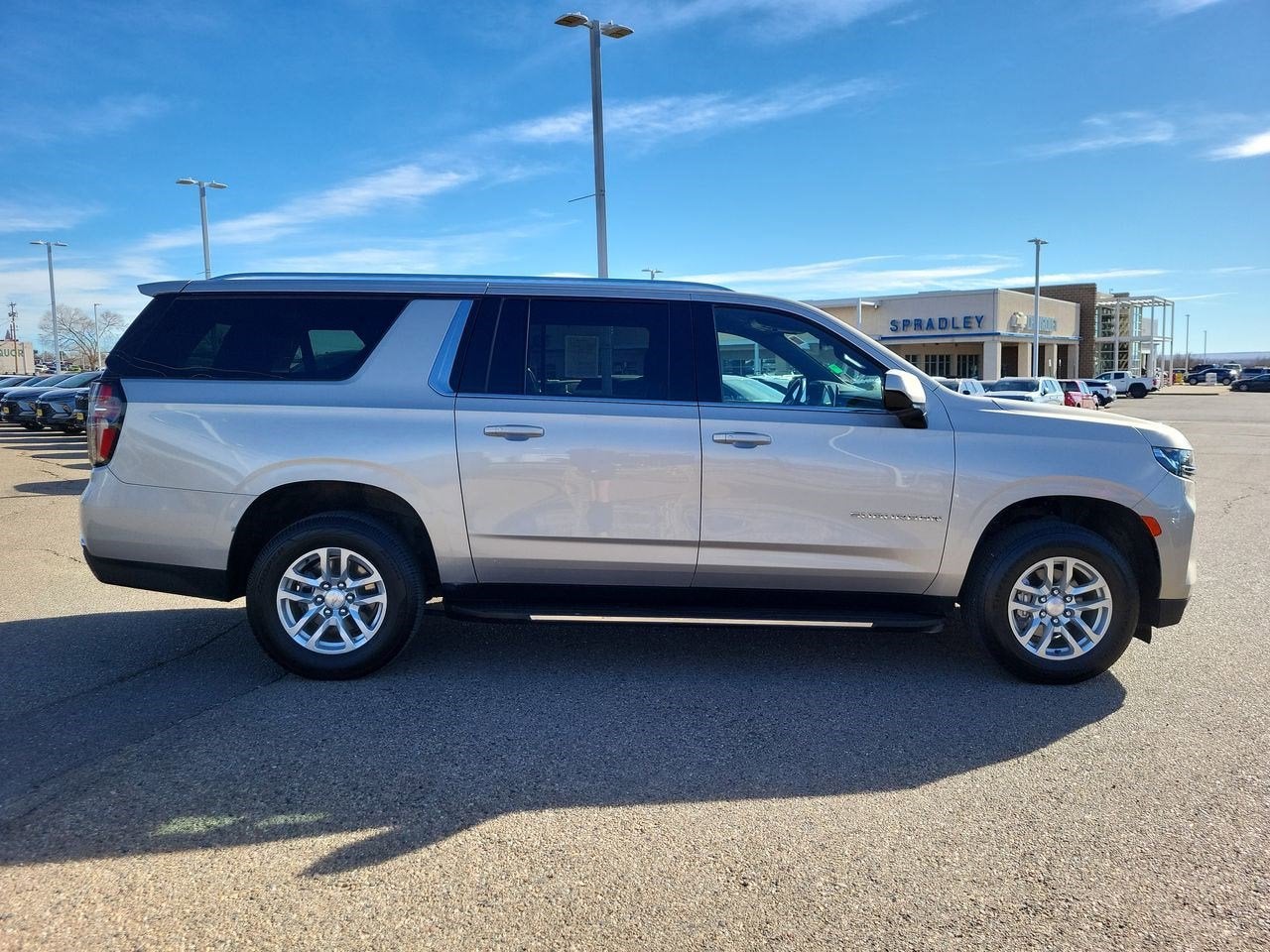 2023 Chevrolet Suburban LT