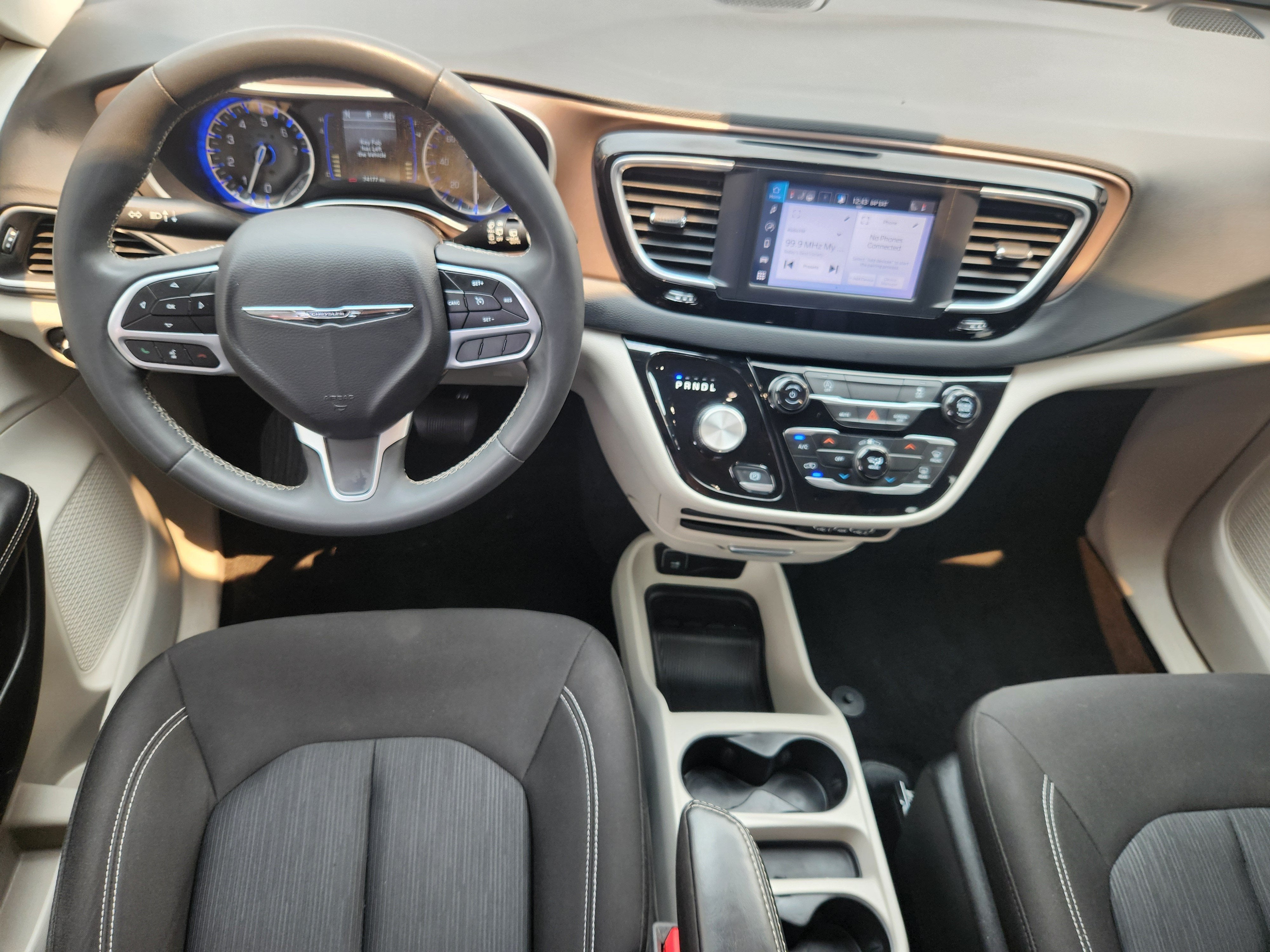 2023 Chrysler Voyager LX
