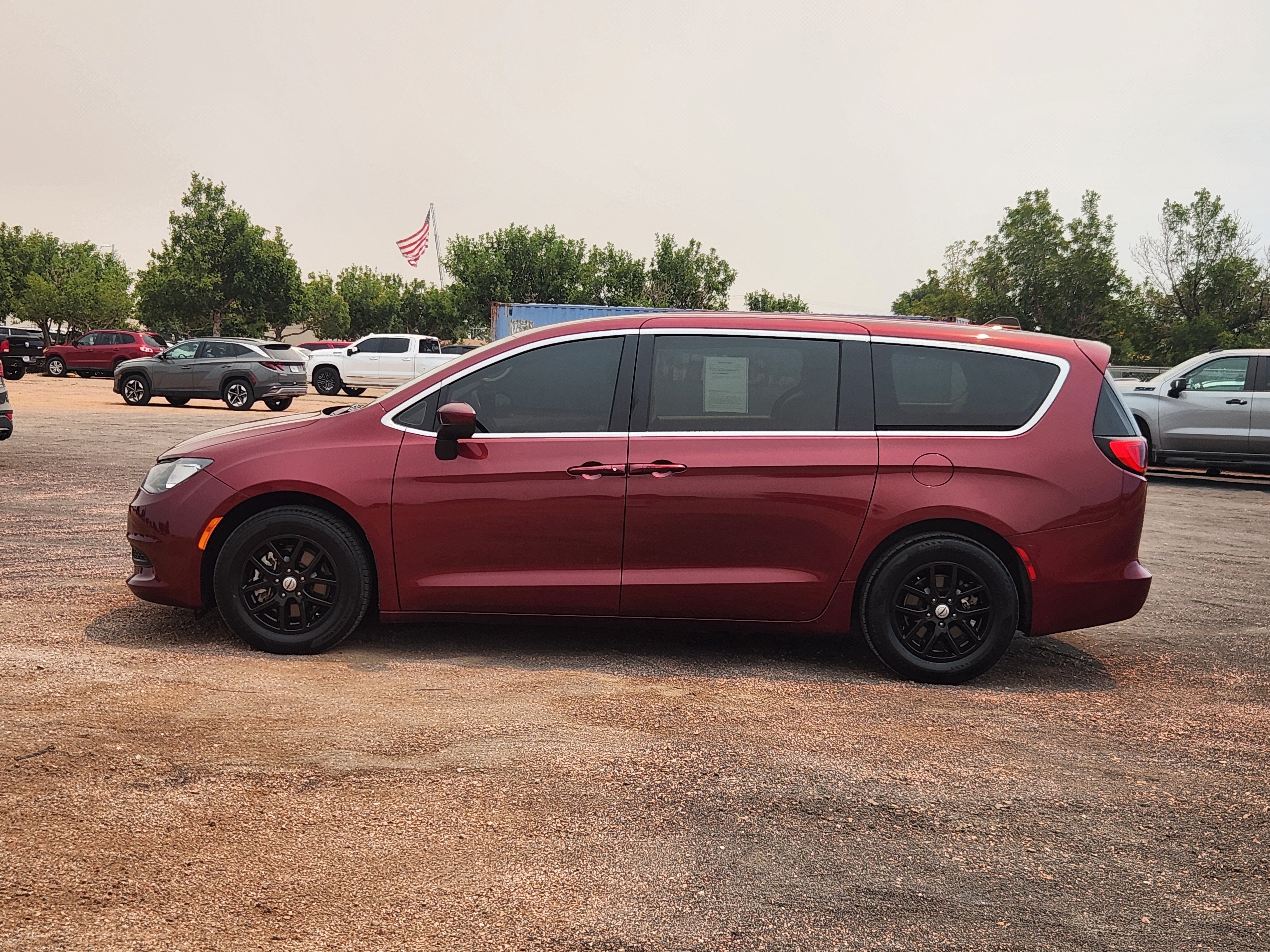 2023 Chrysler Voyager LX