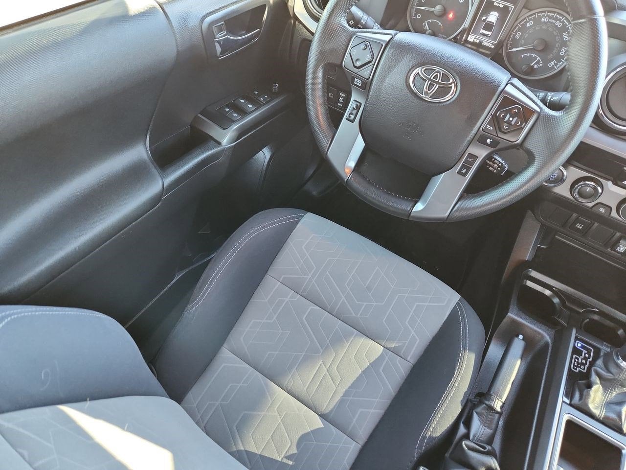 2022 Toyota Tacoma 4WD SR