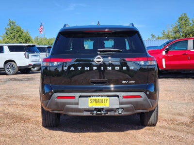2024 Nissan Pathfinder SV