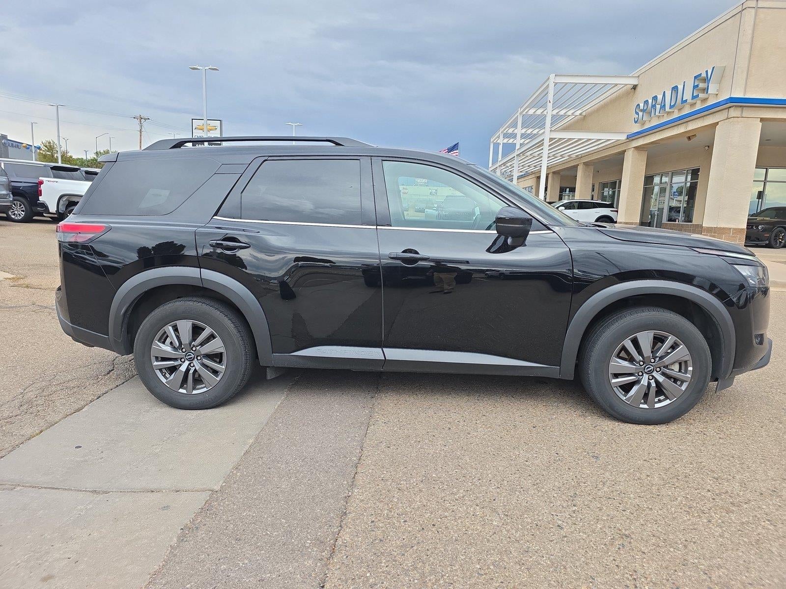 2024 Nissan Pathfinder SV