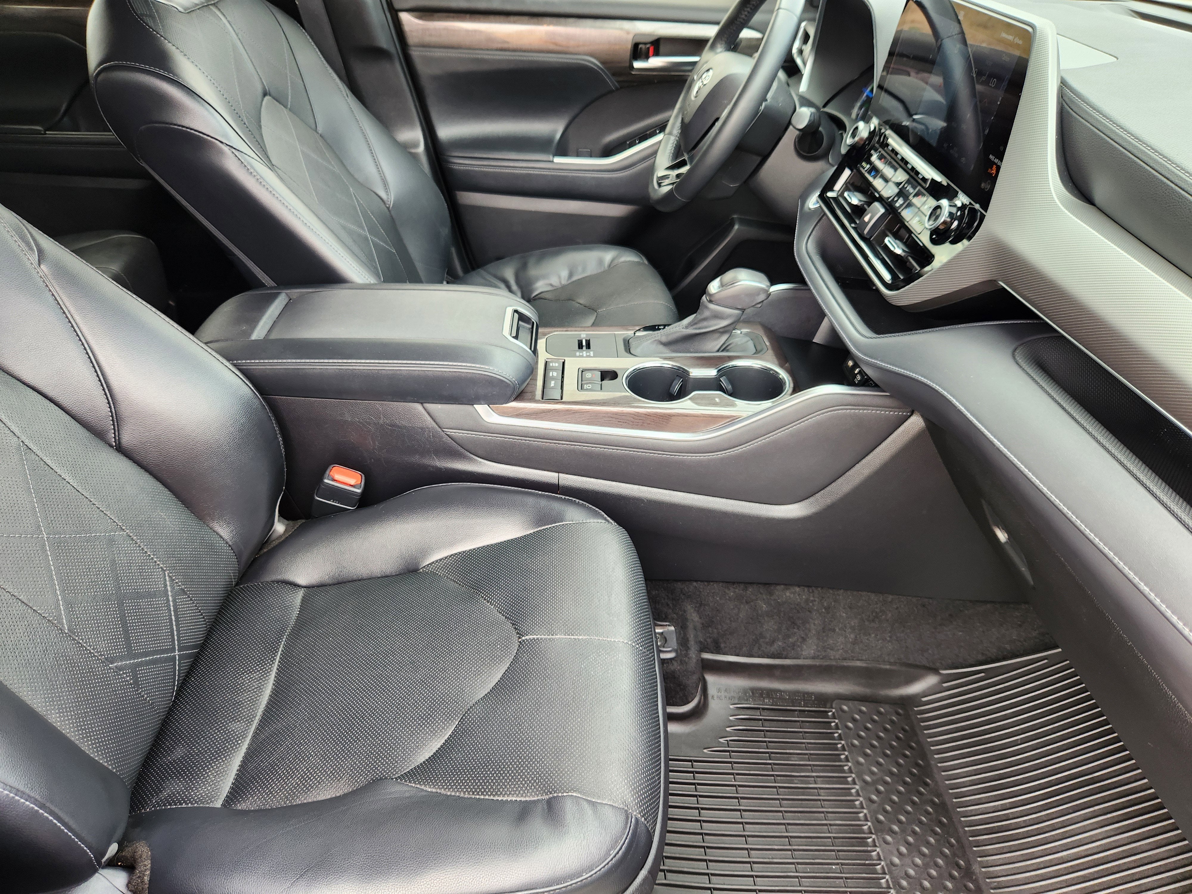 2021 Toyota Highlander Hybrid Platinum