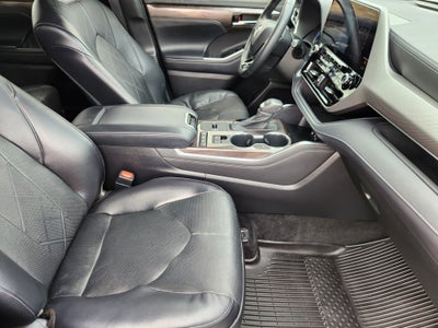 2021 Toyota Highlander Hybrid Platinum