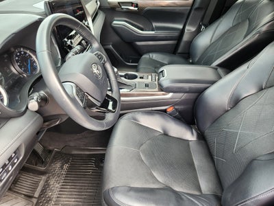 2021 Toyota Highlander Hybrid Platinum
