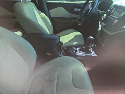 2016 Jeep Cherokee Sport