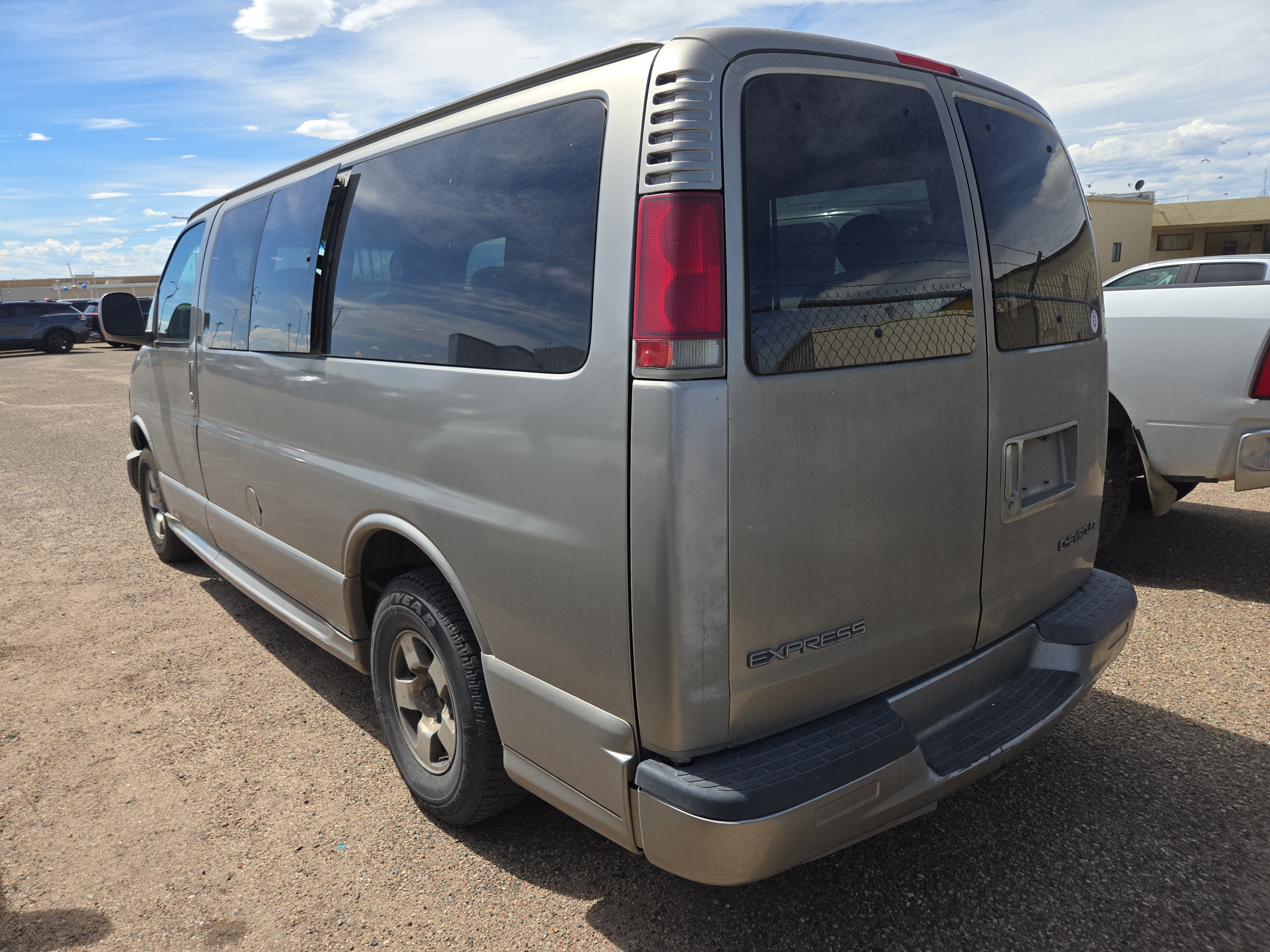 2002 Chevrolet Express Van LT