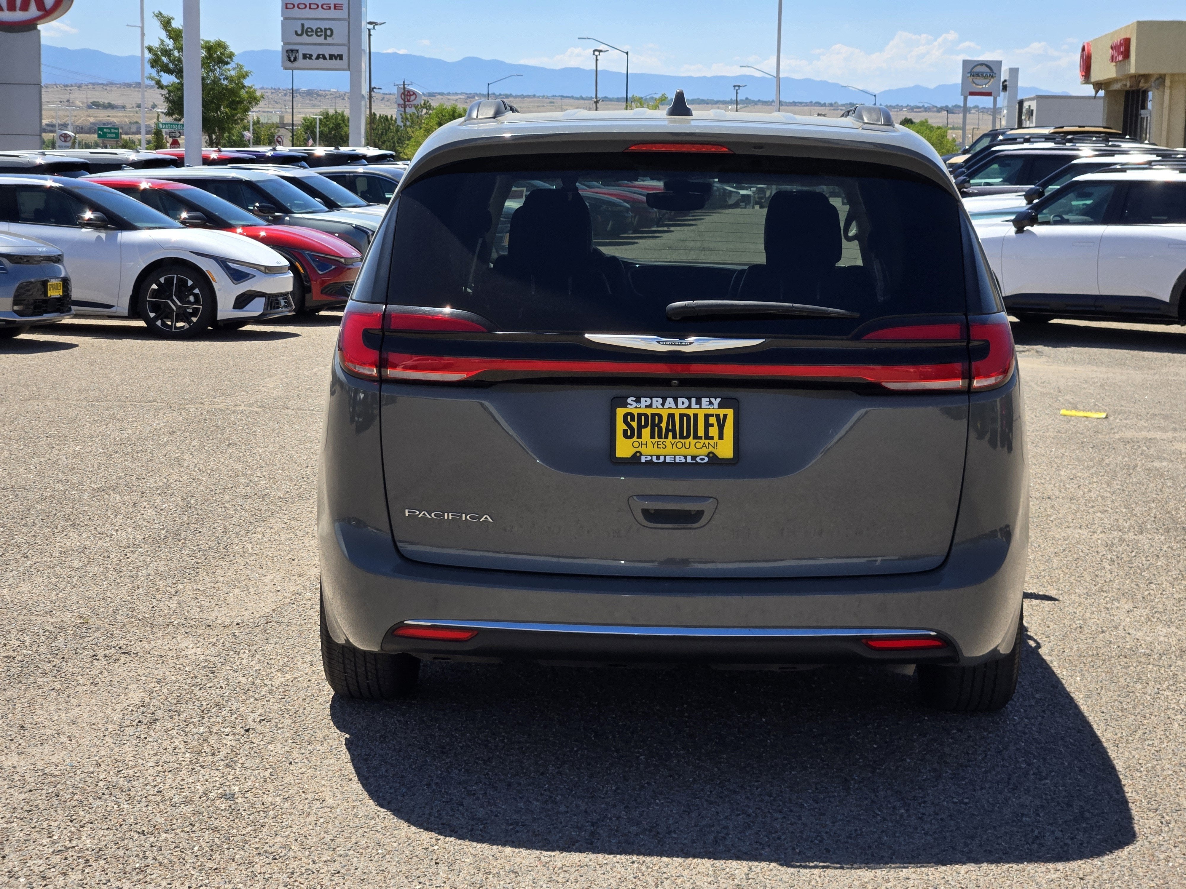 2022 Chrysler Pacifica Touring L