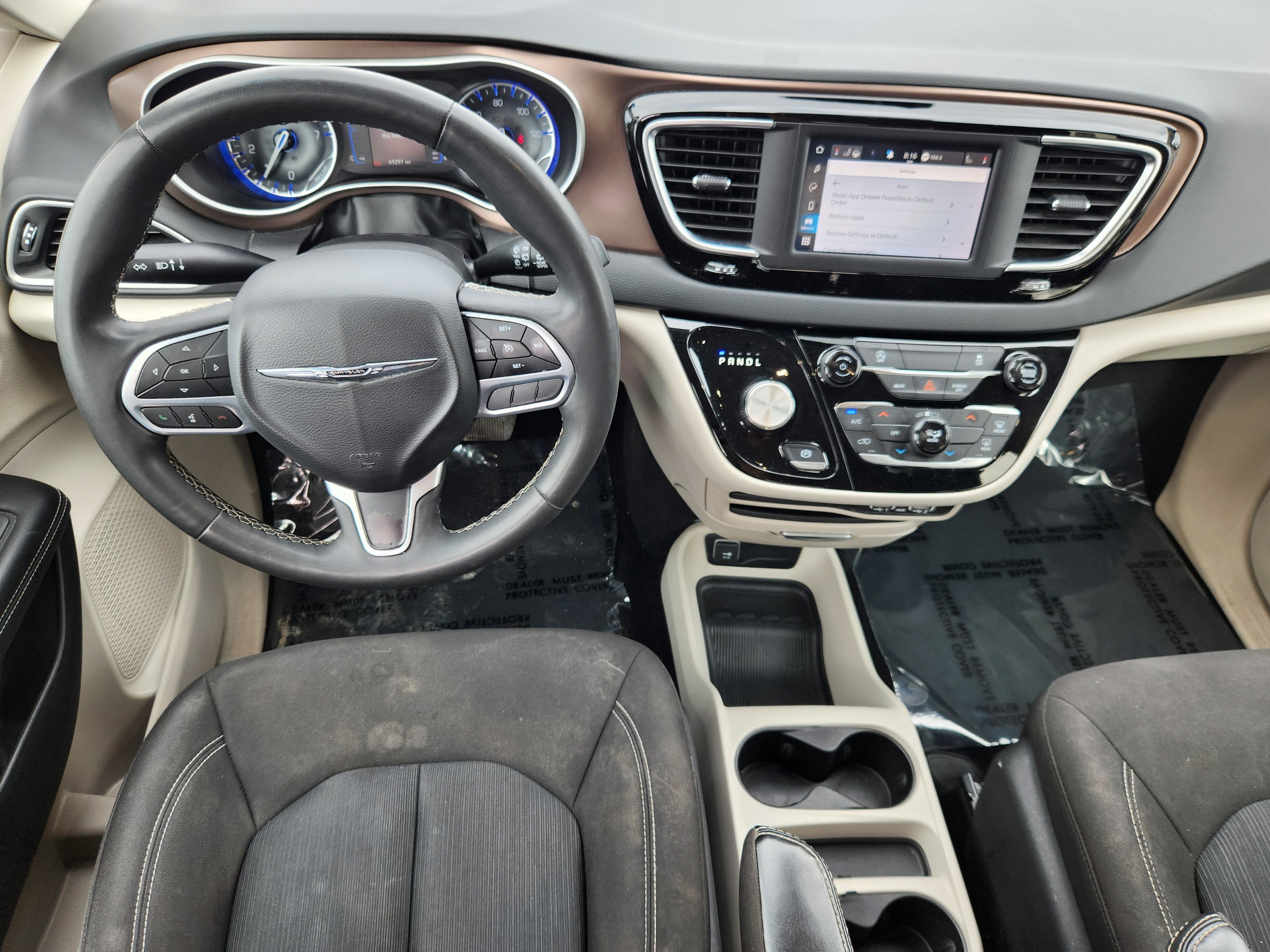 2023 Chrysler Voyager LX