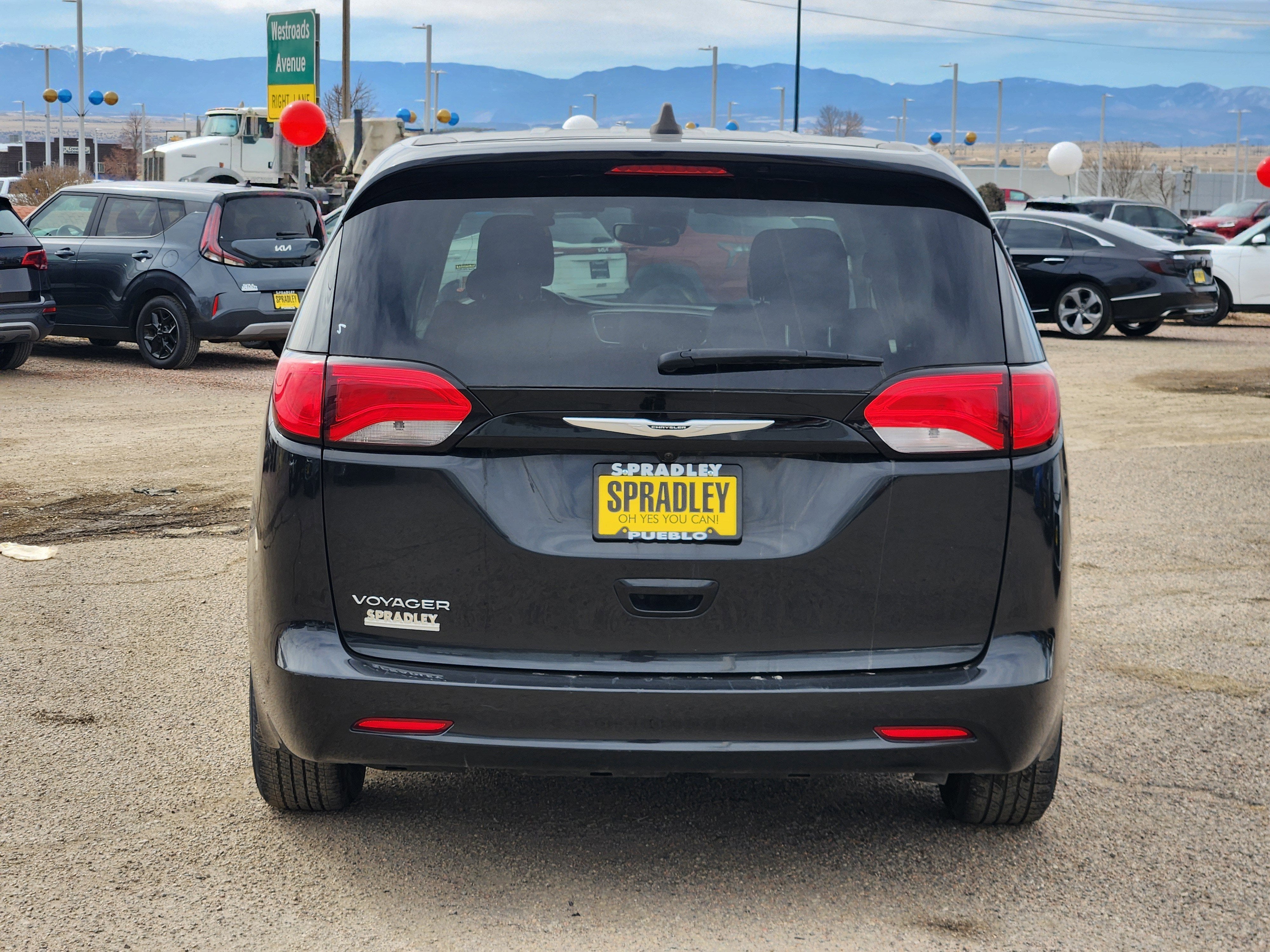 2023 Chrysler Voyager LX