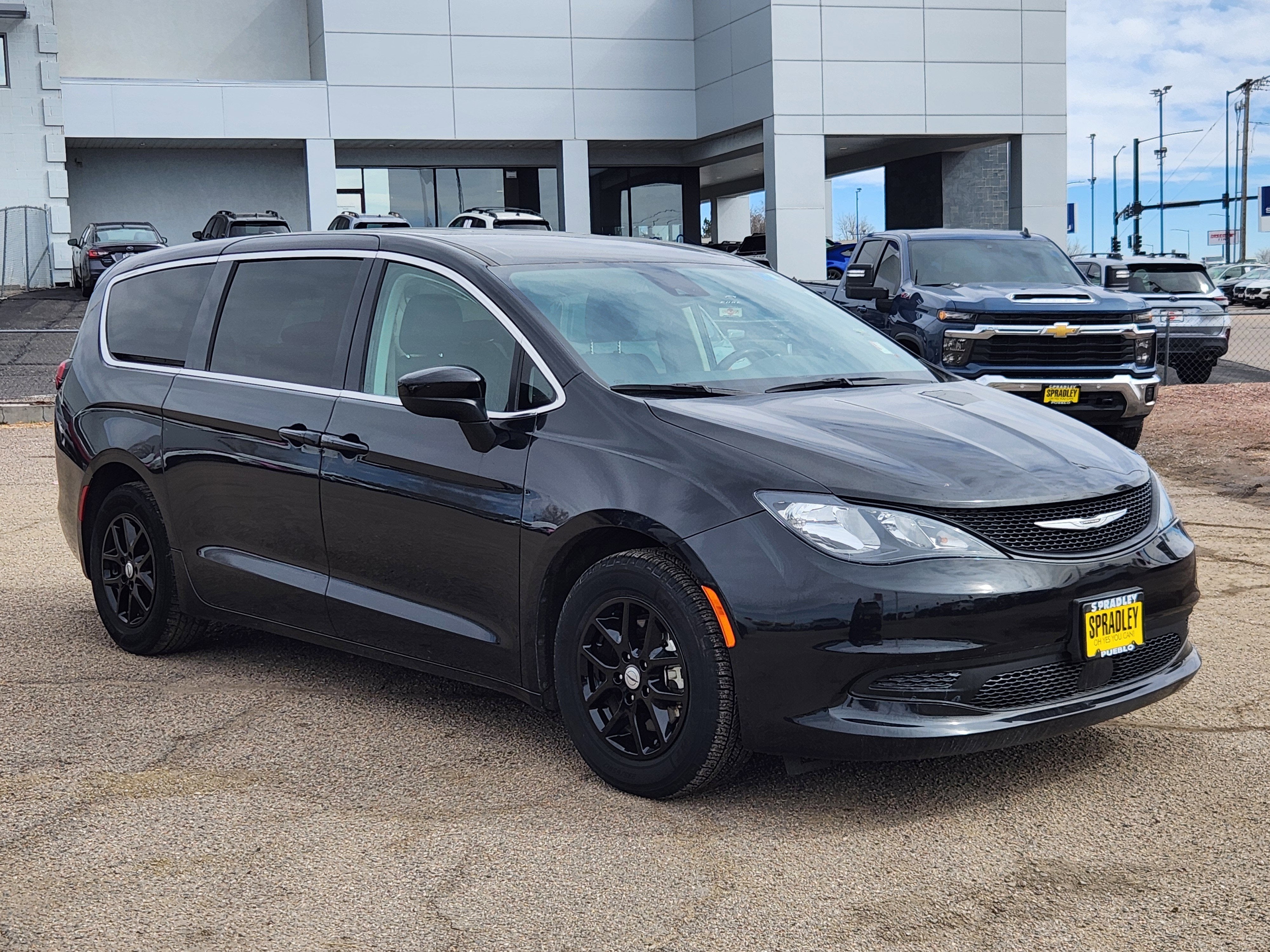 2023 Chrysler Voyager LX