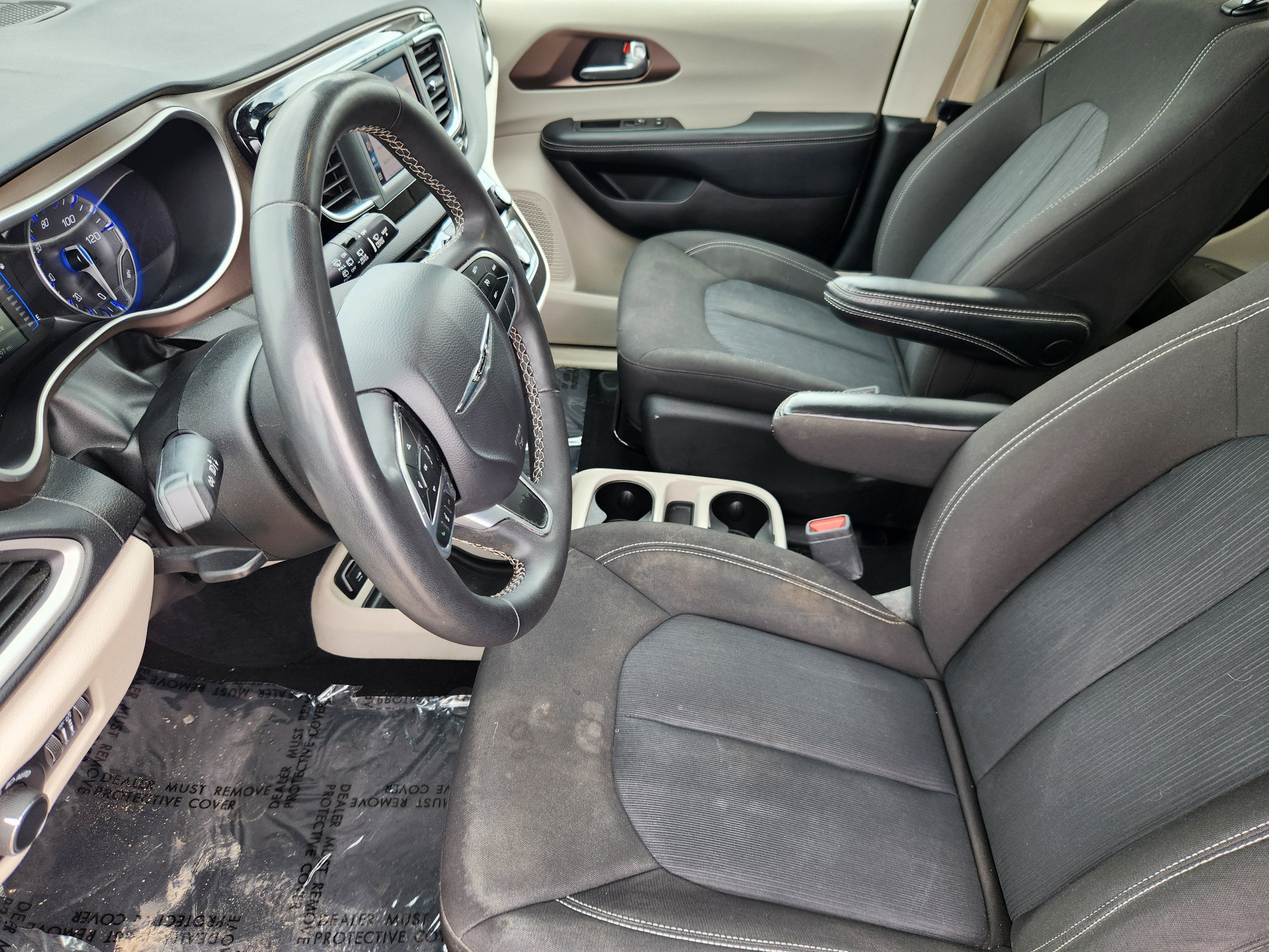 2023 Chrysler Voyager LX