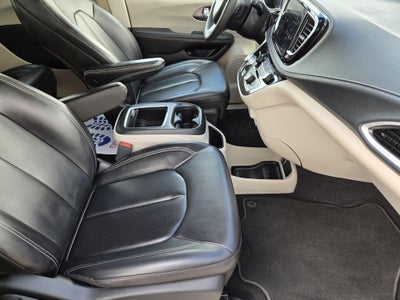 2023 Chrysler Pacifica Hybrid Touring L