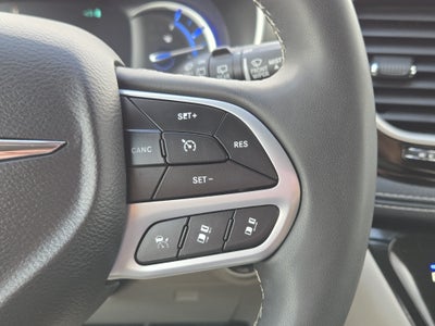 2023 Chrysler Pacifica Hybrid Touring L