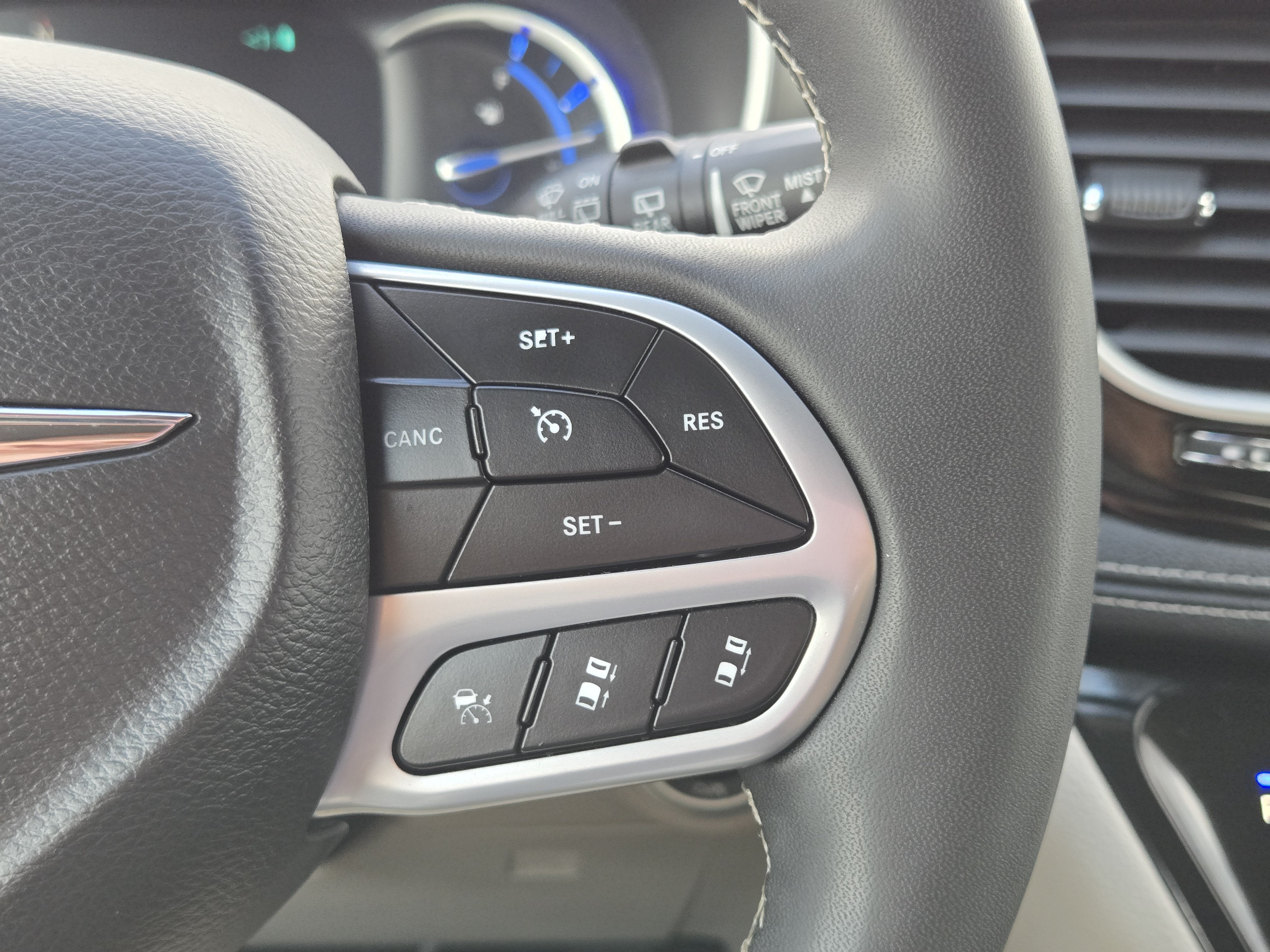 2023 Chrysler Pacifica Hybrid Touring L