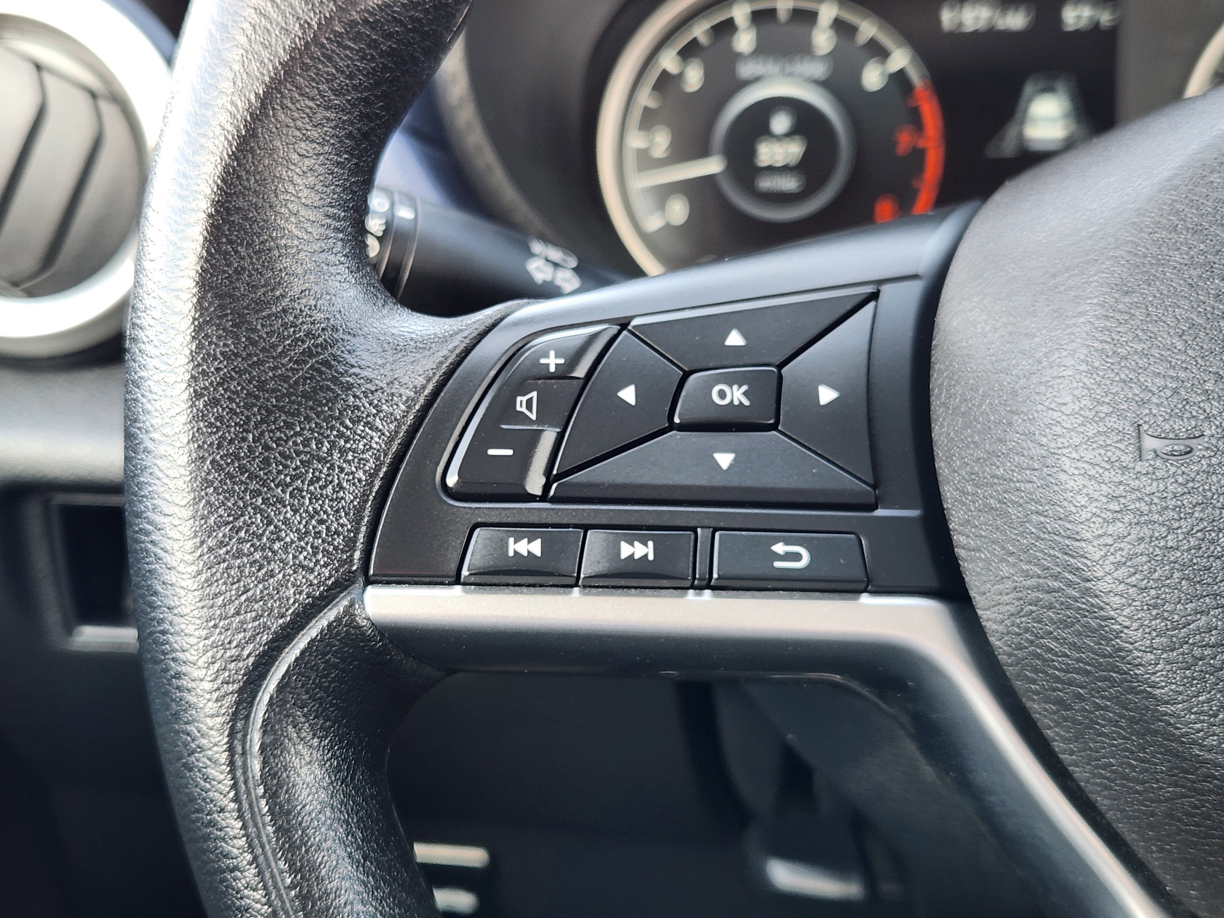 2023 Nissan Versa SV