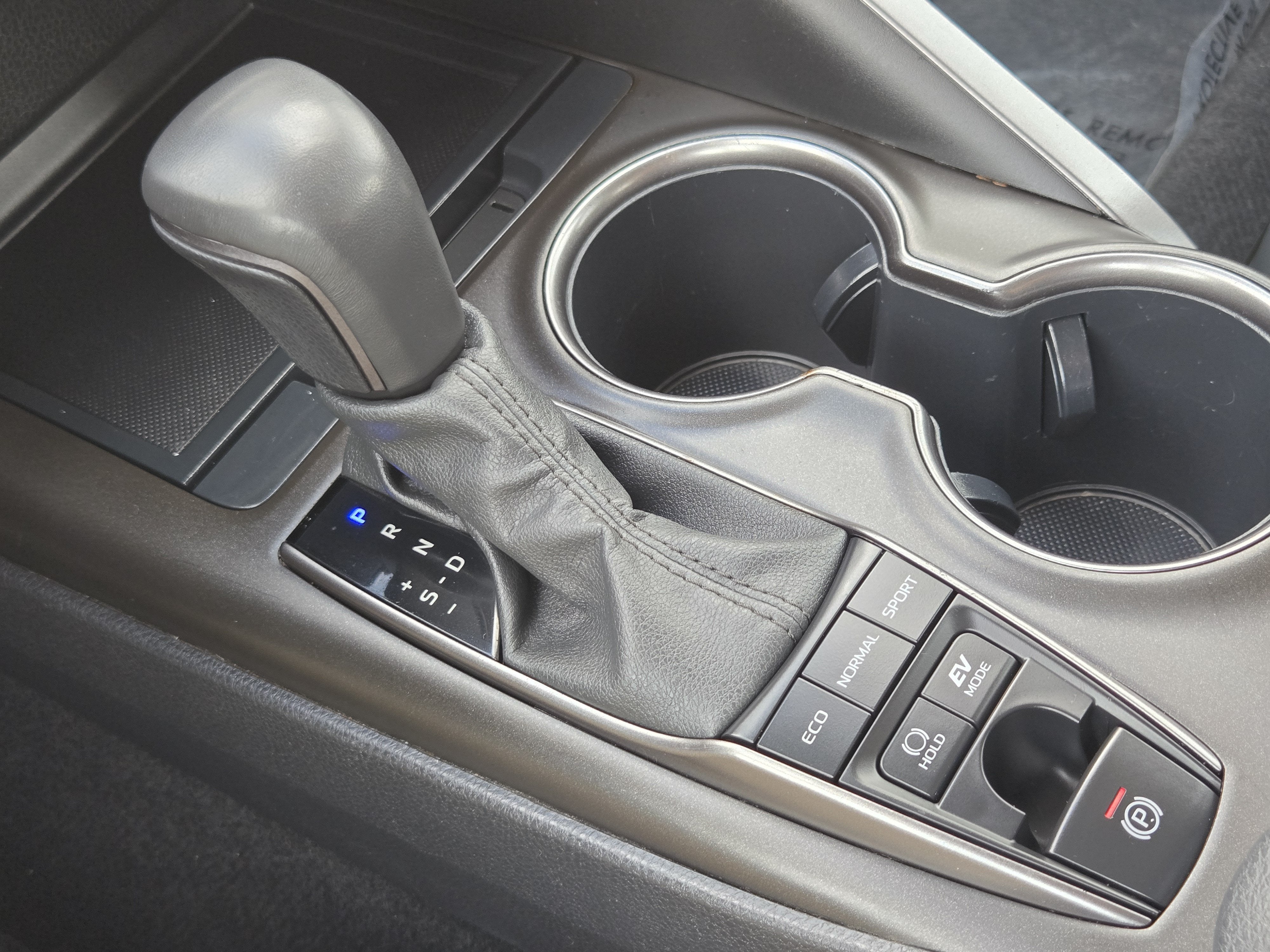 2024 Toyota Camry Hybrid SE