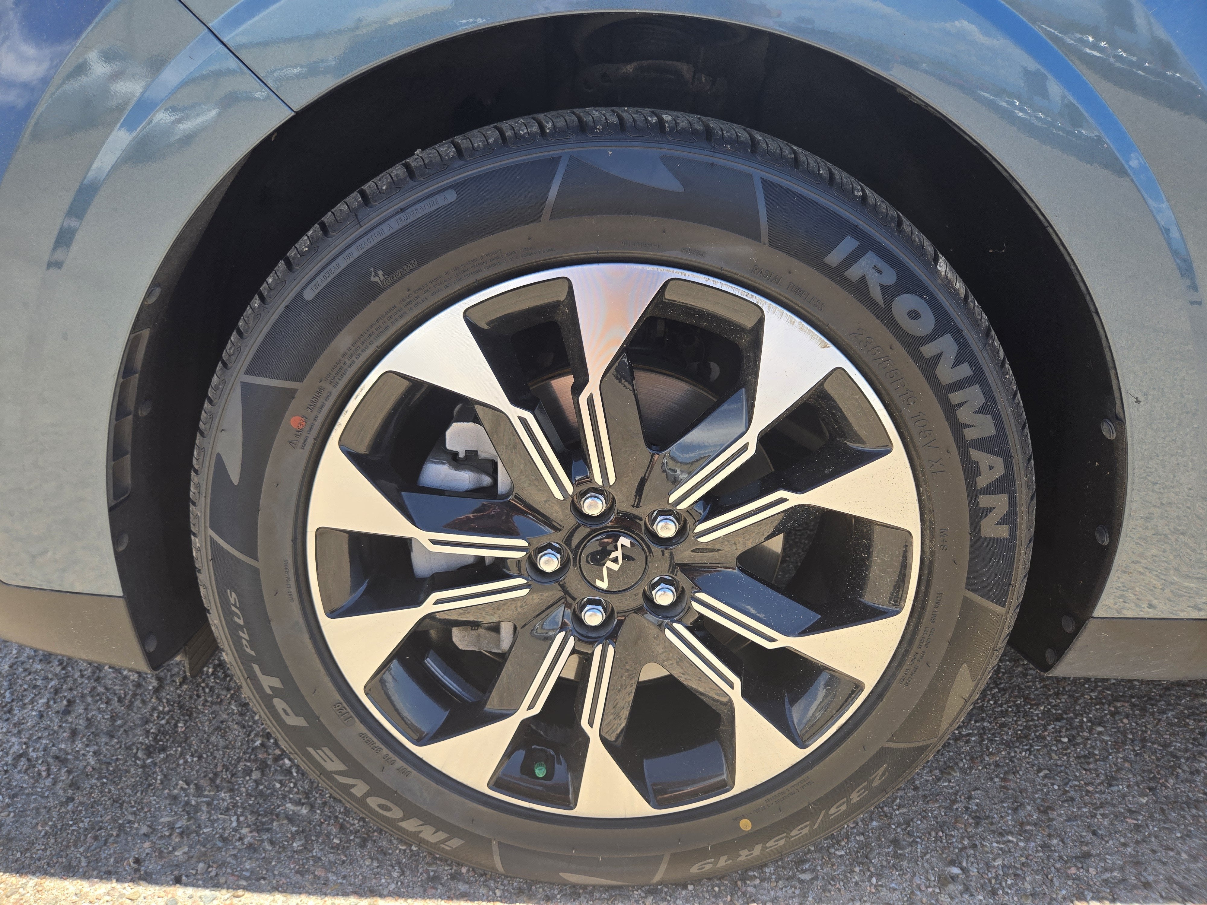 2023 Kia Carnival EX