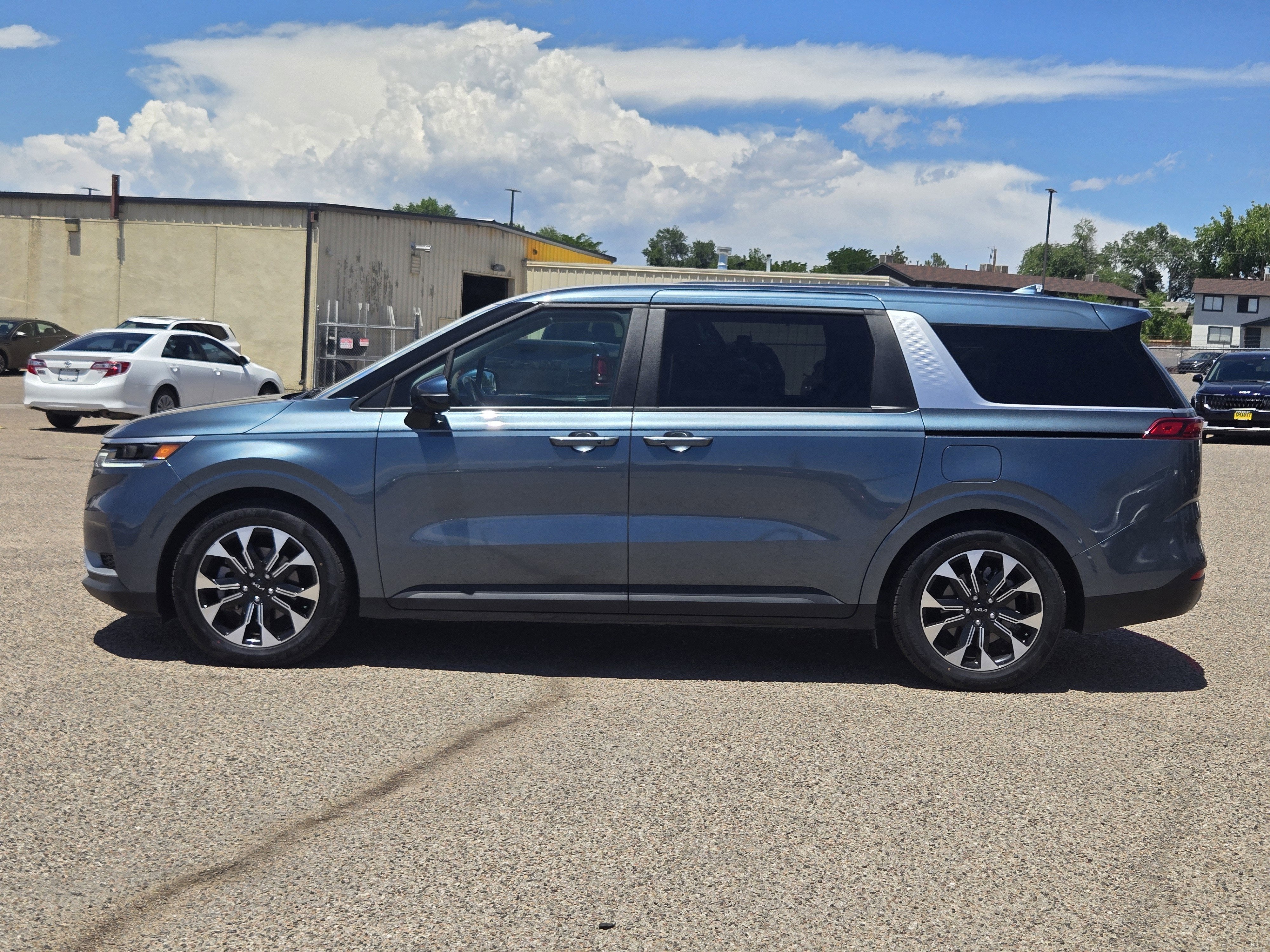2023 Kia Carnival EX