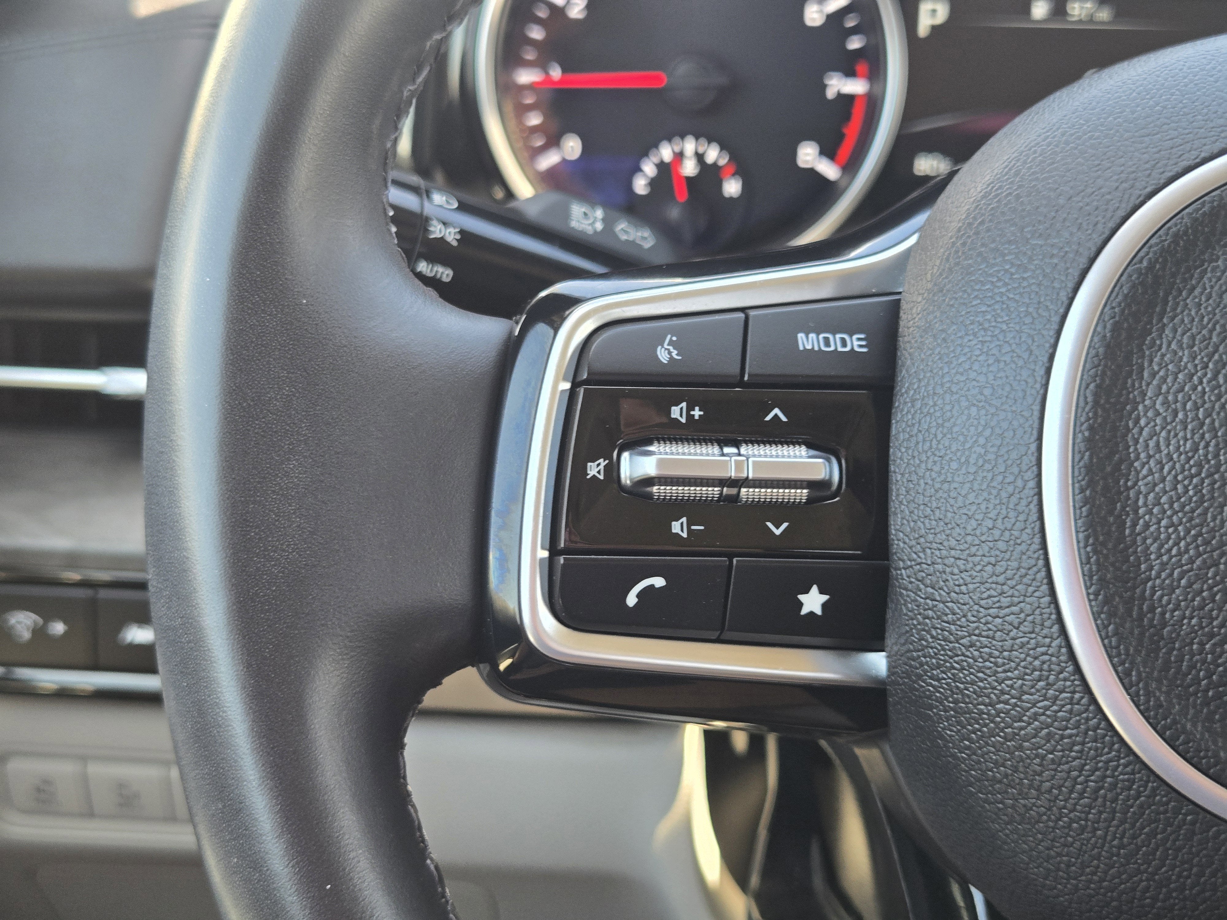 2023 Kia Carnival EX