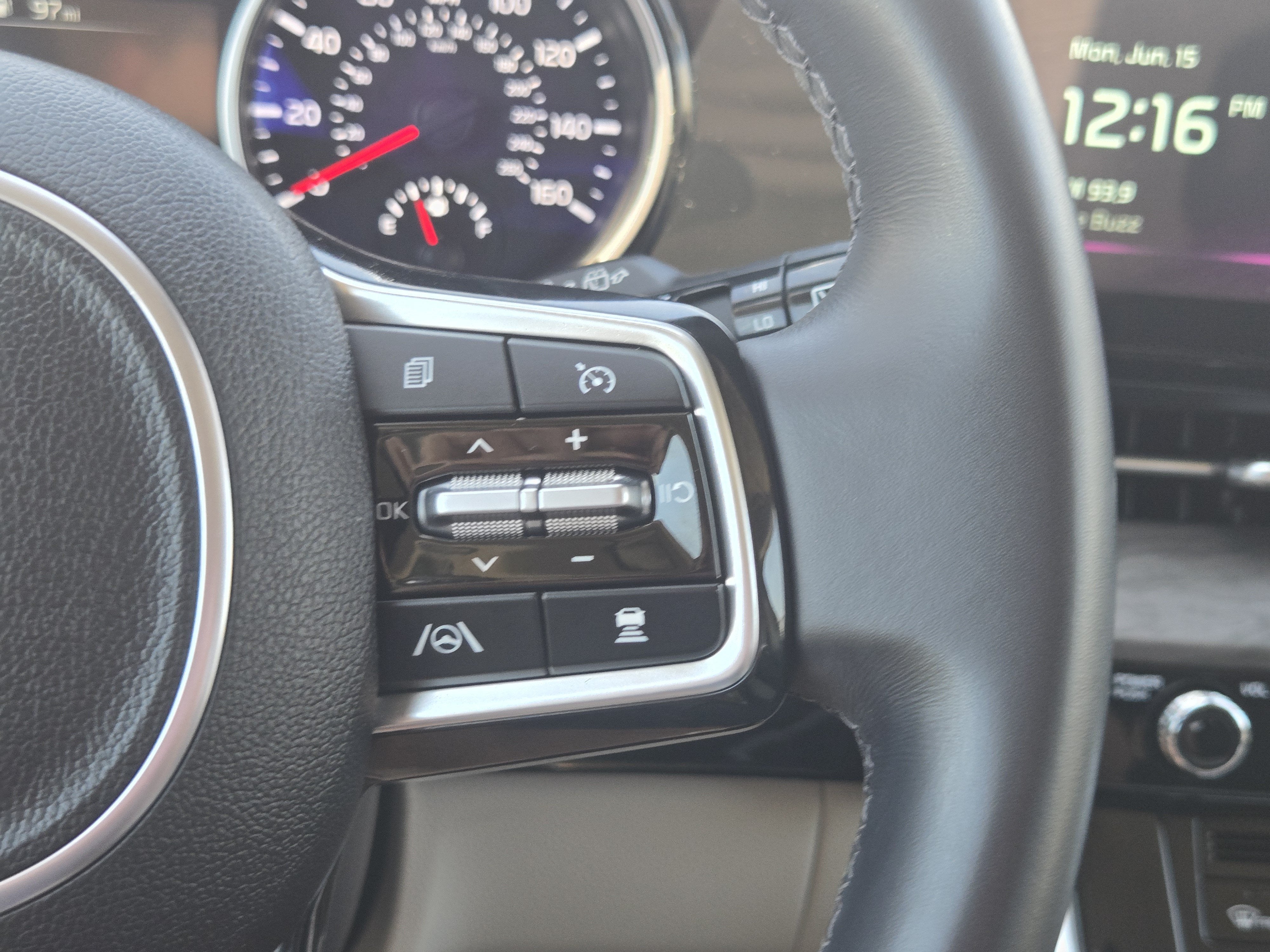 2023 Kia Carnival EX