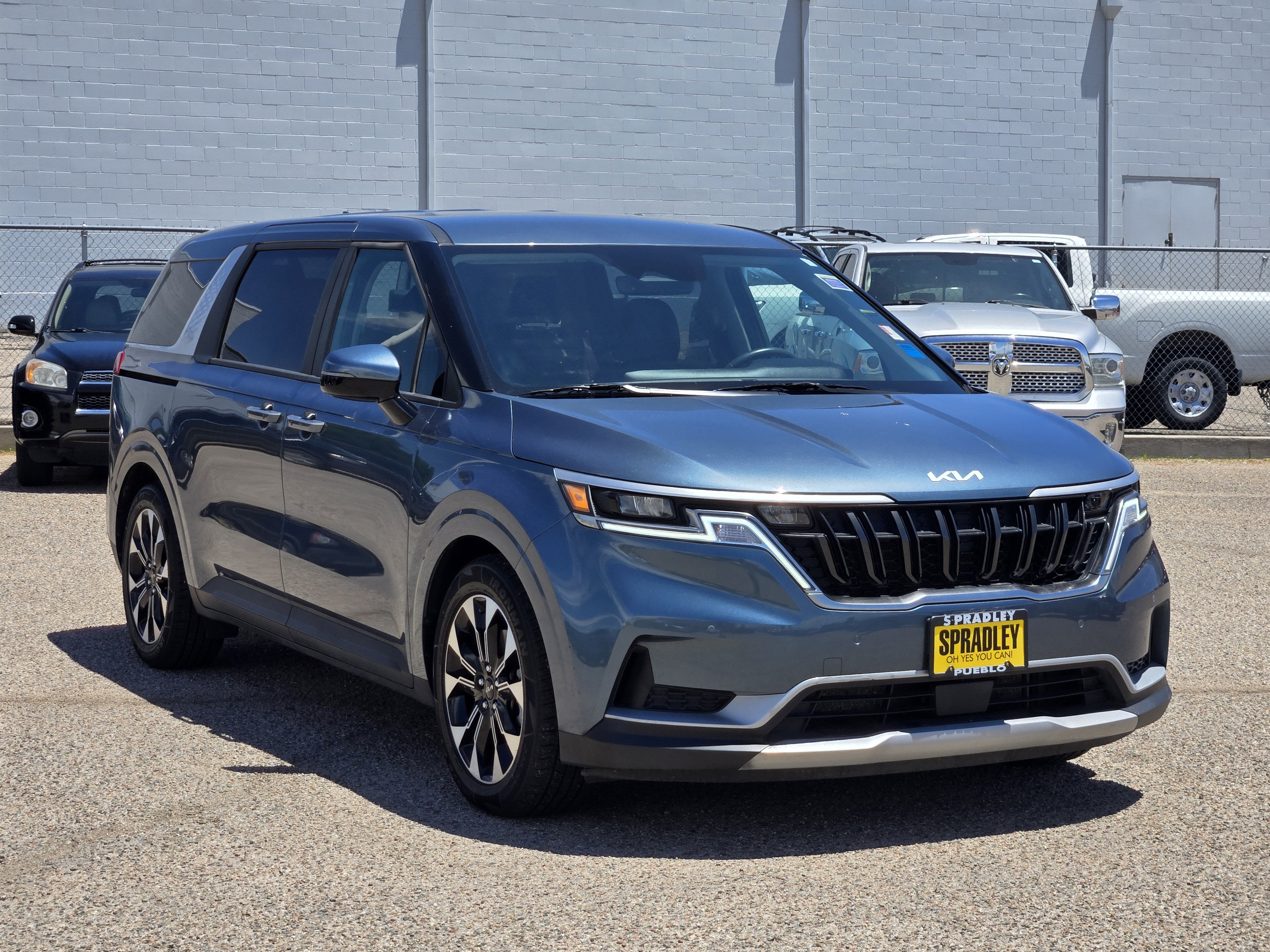 2023 Kia Carnival EX