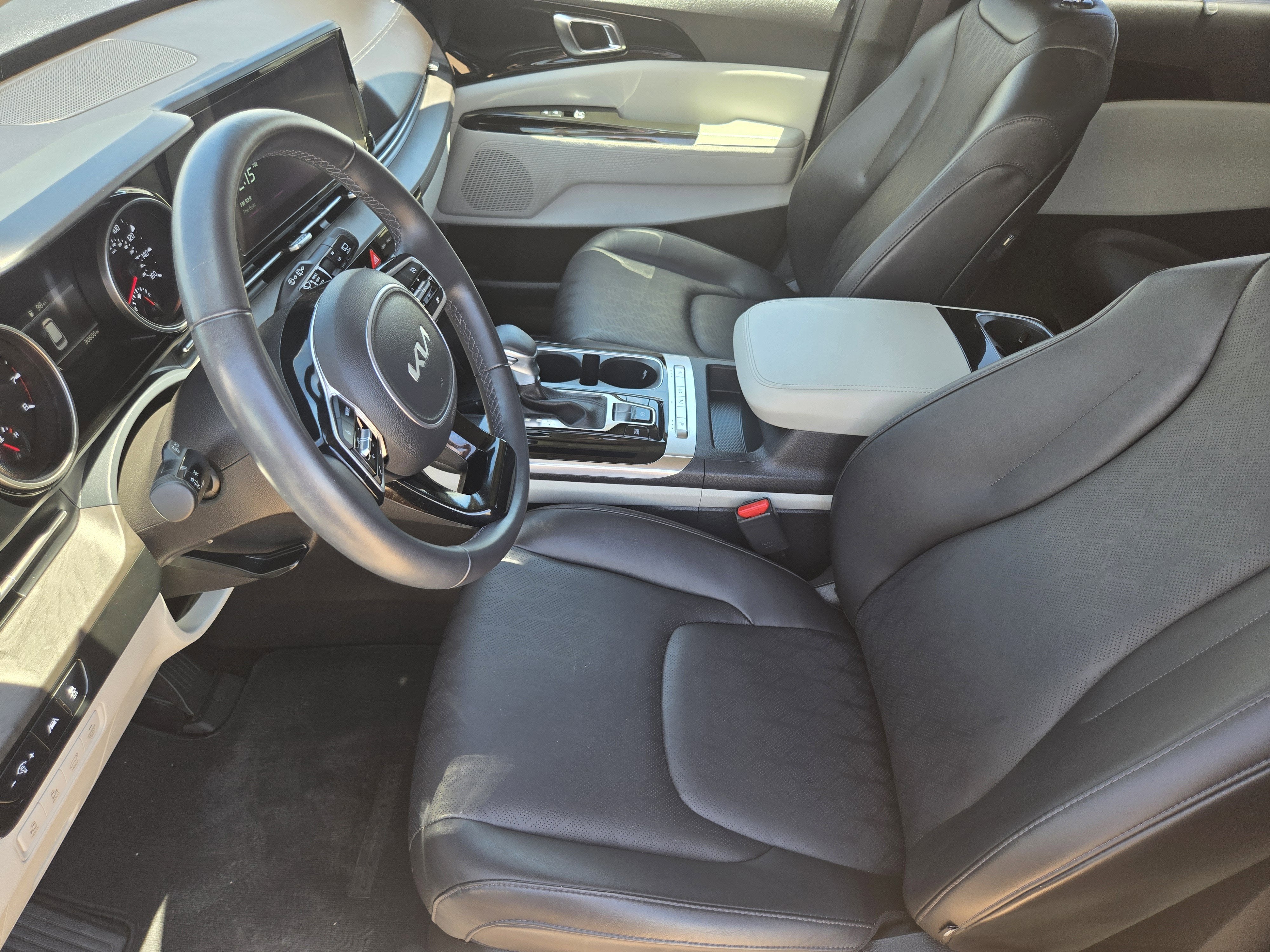 2023 Kia Carnival EX
