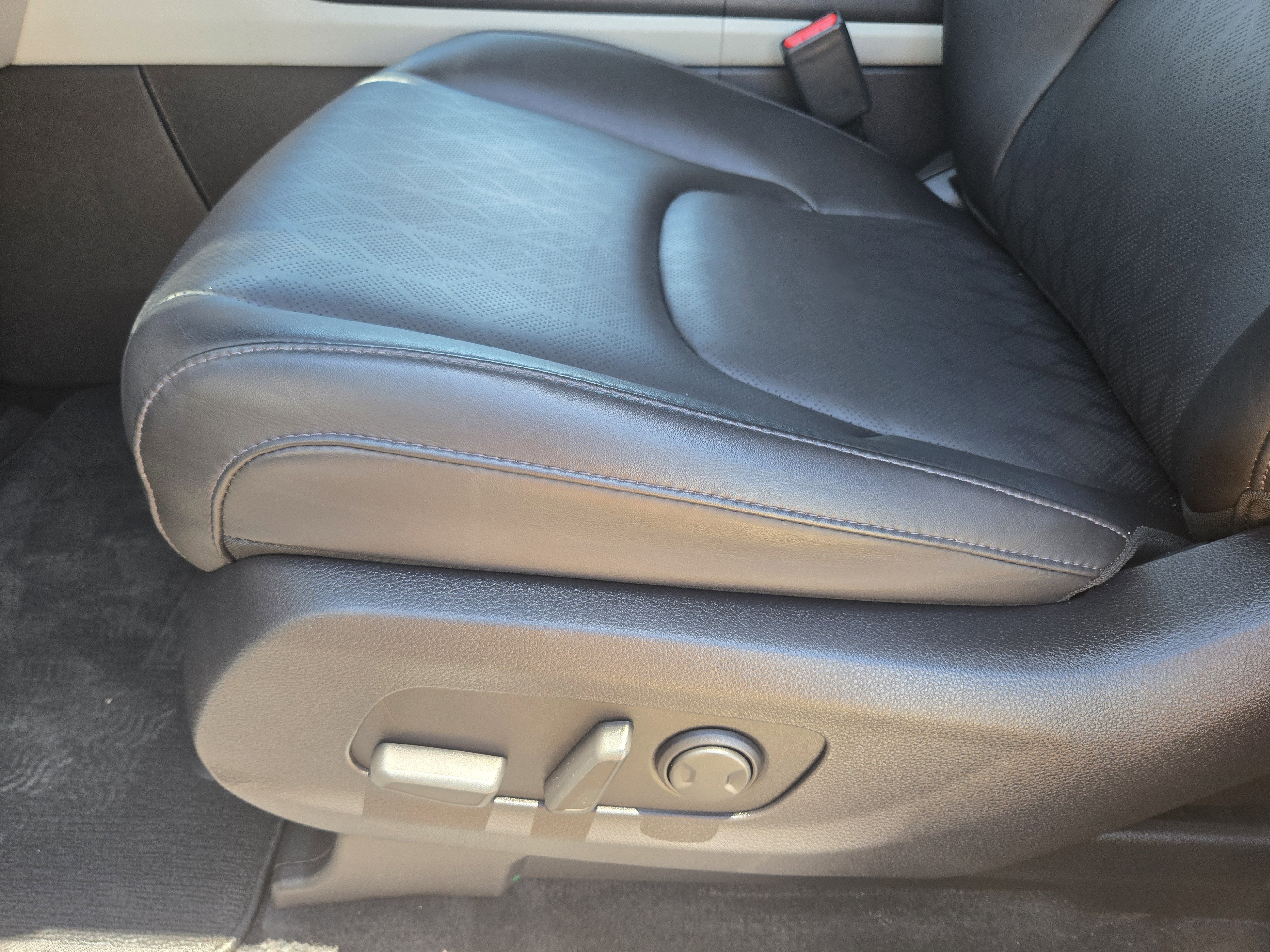 2023 Kia Carnival EX
