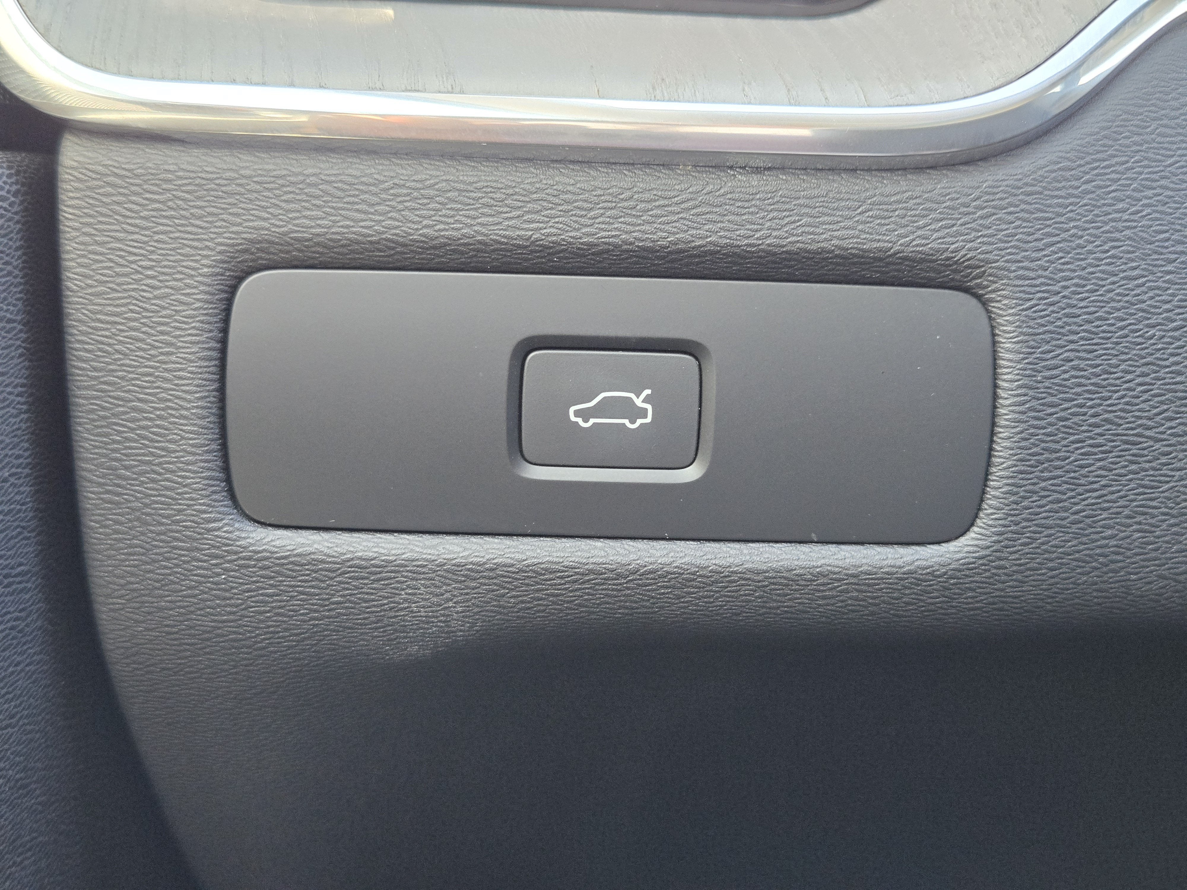 2025 Volvo XC60 Plus