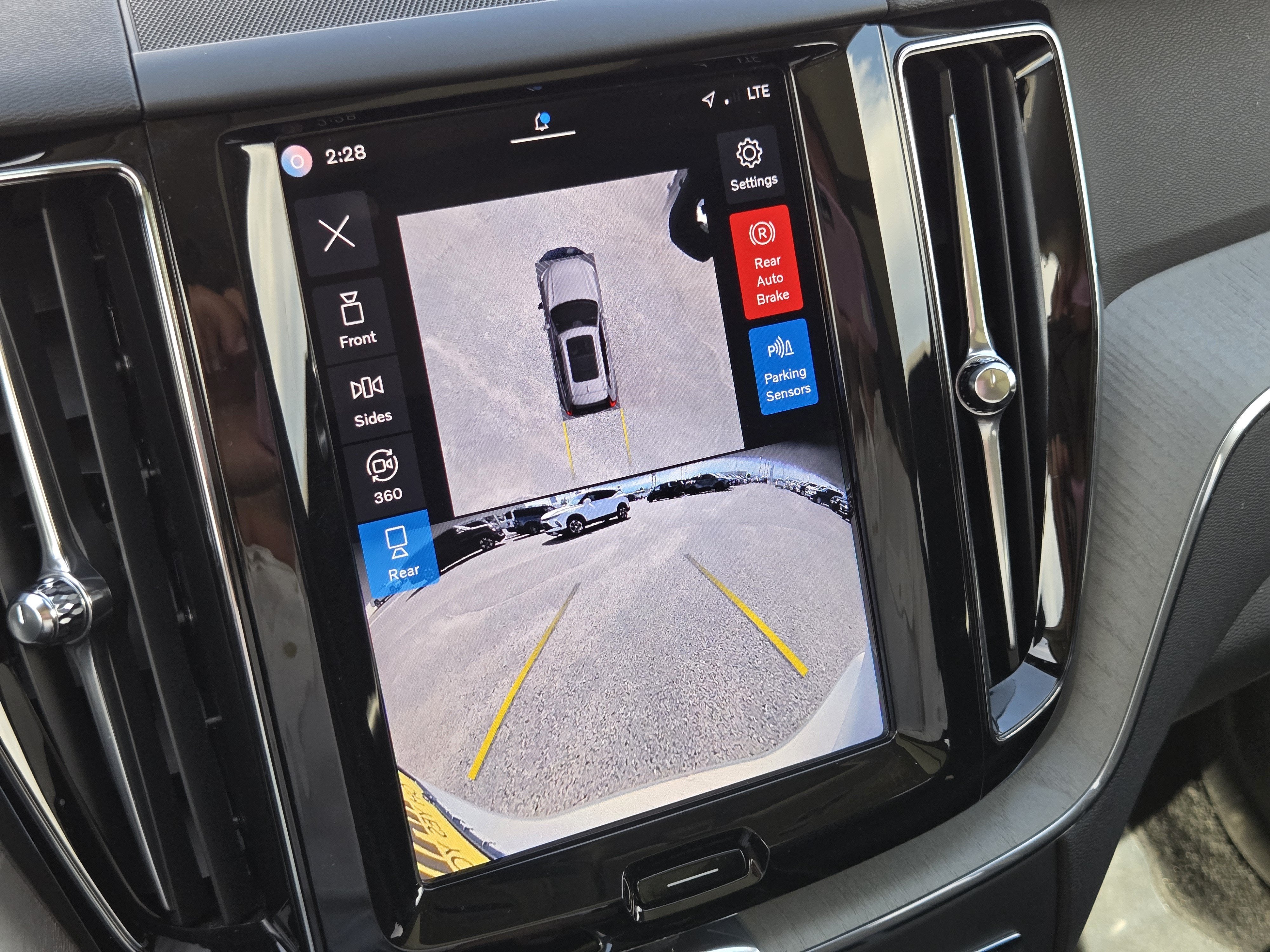 2025 Volvo XC60 Plus