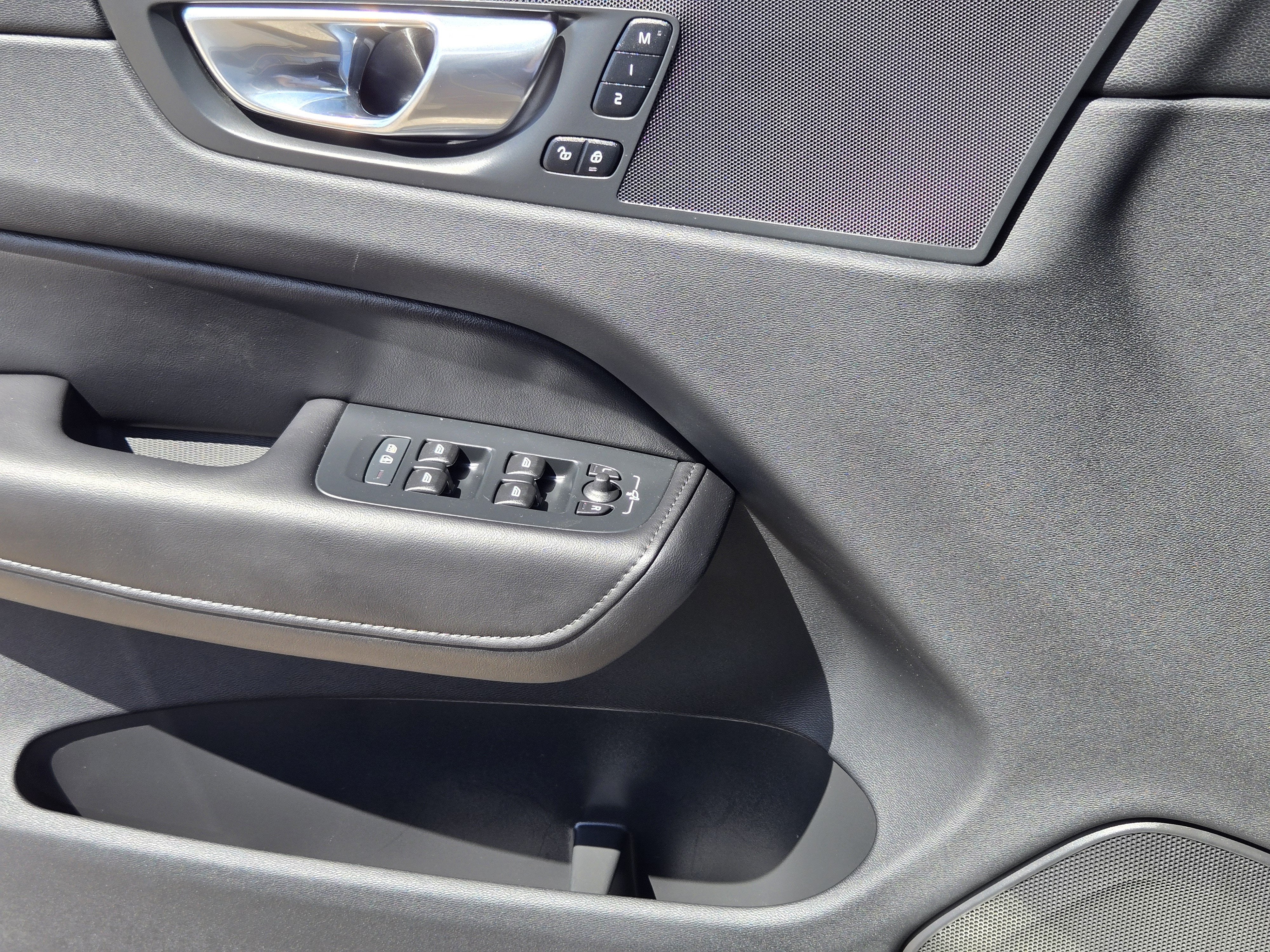 2025 Volvo XC60 Plus