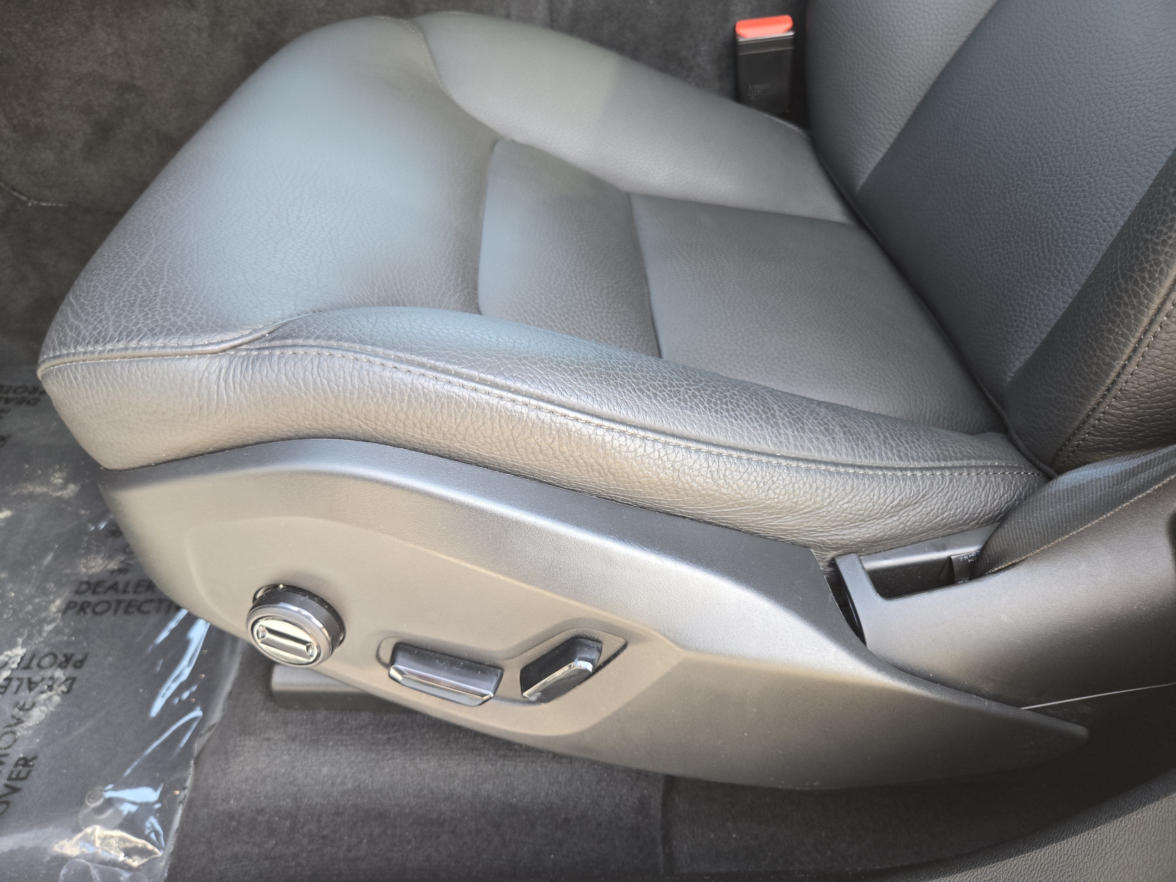 2025 Volvo XC60 Plus